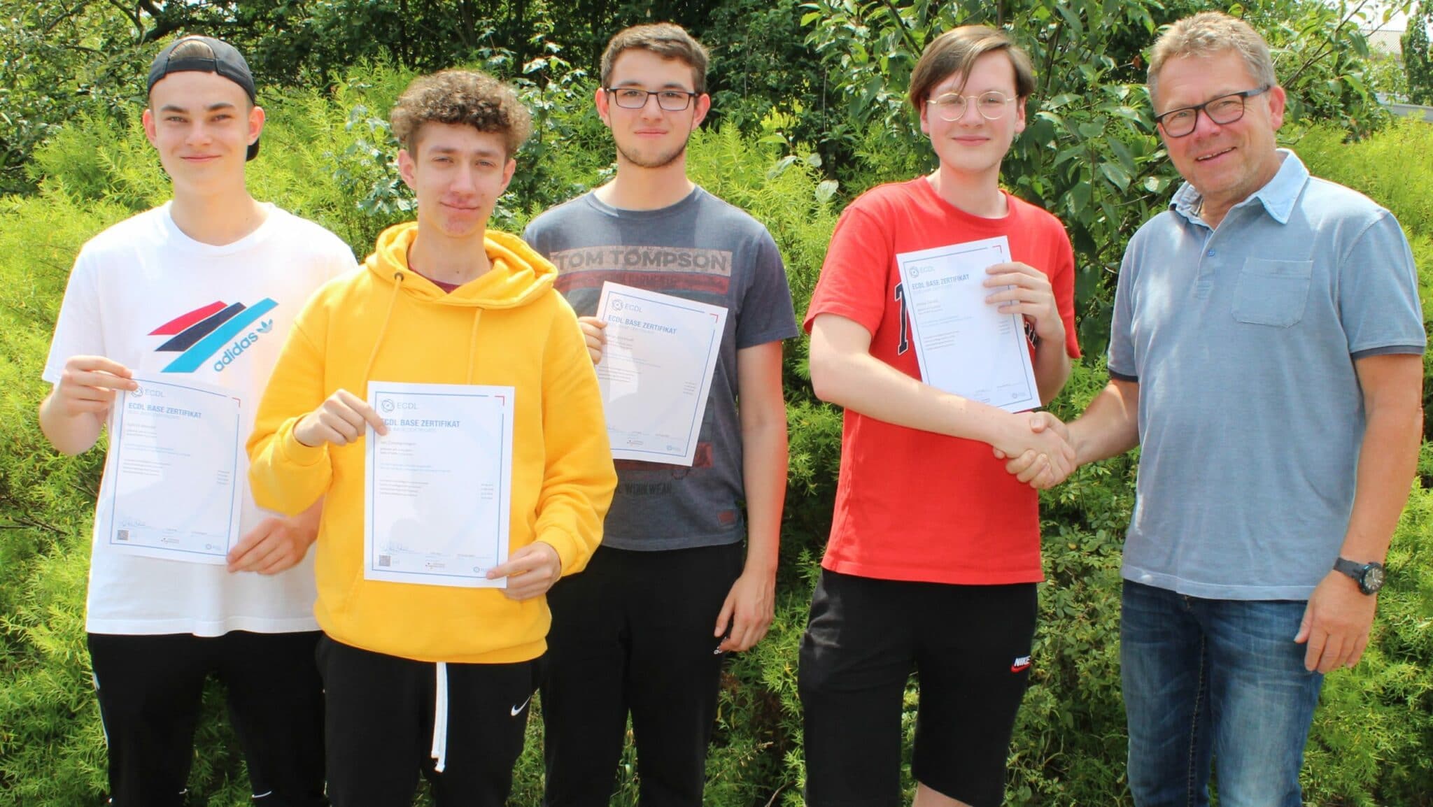 ECDL-Urkunden-2019-01-aussen-Schnitt-3748KB ECDL Urkunden Schnitt draussen gross